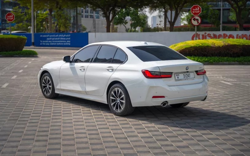 Dubai'de kiralık BMW 318i (Beyaz), 2025