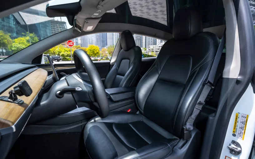 在迪拜 租 特斯拉 Model Y 长续航里程 (白色), 2022