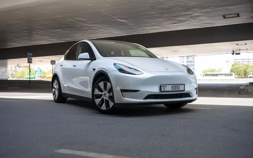 在迪拜 租 特斯拉 Model Y 长续航里程 (白色), 2022