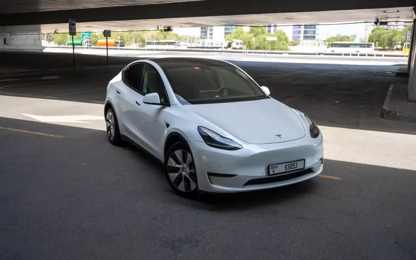 在迪拜 租 特斯拉 Model Y 长续航里程 (白色), 2022