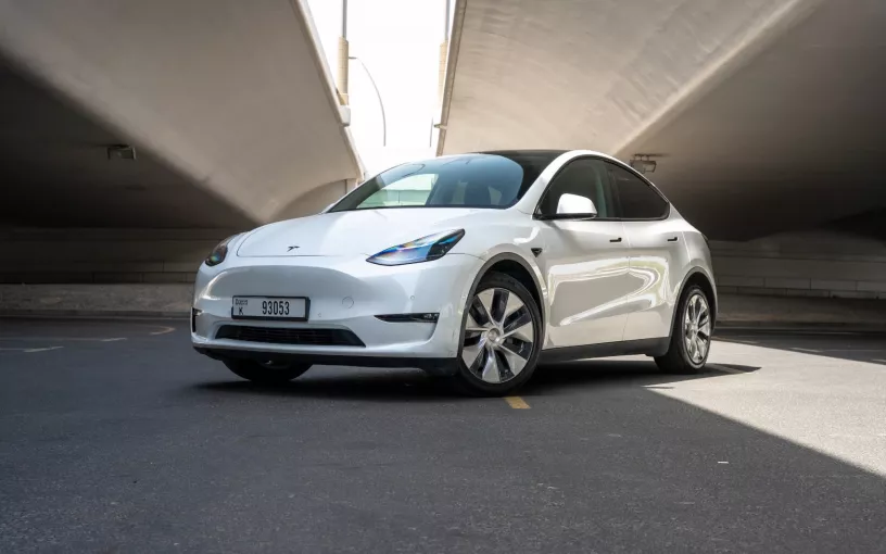 在迪拜 租 特斯拉 Model Y 长续航里程 (白色), 2022