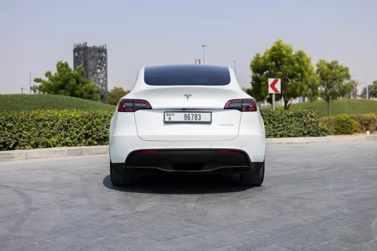 Tesla Model Y Long Range (Белый), 2022 - предложения по лизингу в Шарджа
