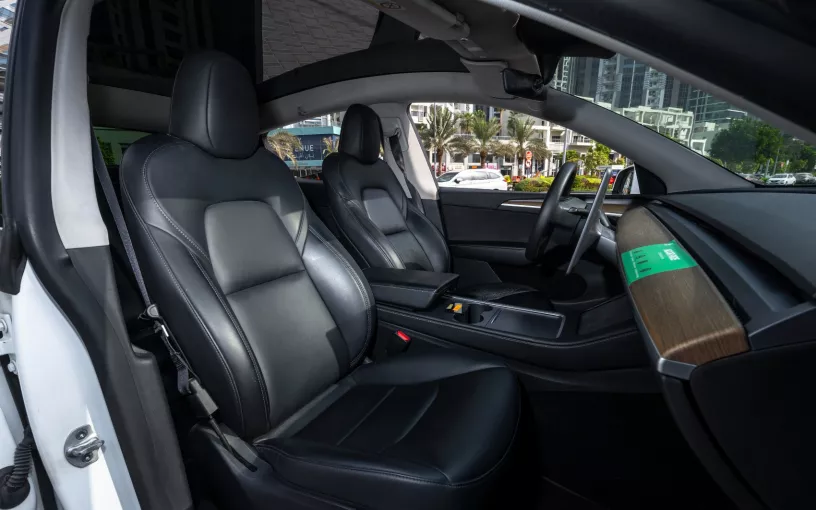 Tesla Model Y Long Range (Bianca), 2022 in affitto a Sharjah