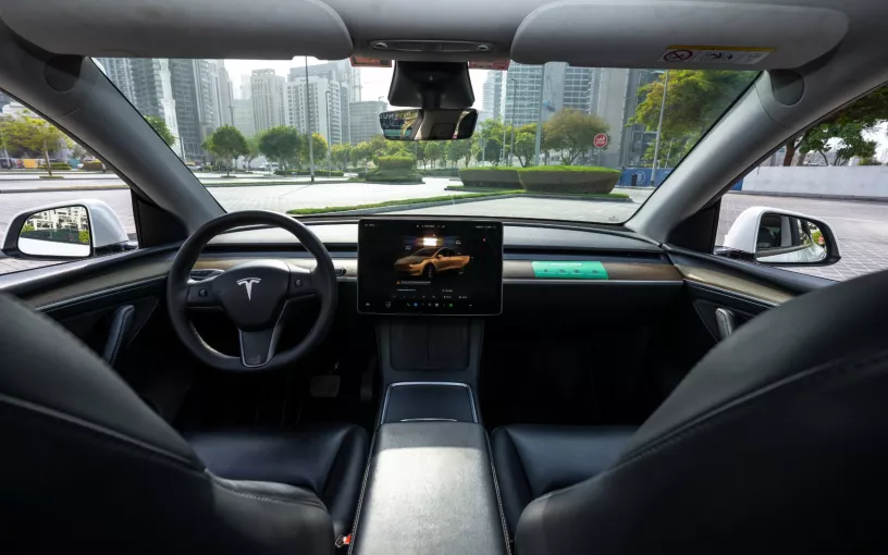 Tesla Model Y Long Range (Bianca), 2022 in affitto a Sharjah