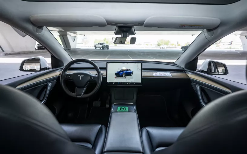 Tesla Model Y Long Range (Wit), 2023 te huur in Ras Al Khaimah