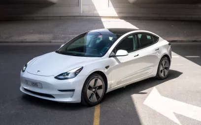 Tesla Model 3 (Blanc), 2023 &agrave; louer &agrave; Duba&iuml;