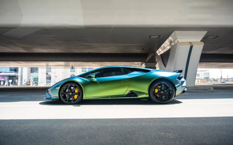 Lamborghini Huracan Tecnica (Verde), 2024 para alquiler en Dub&aacute;i