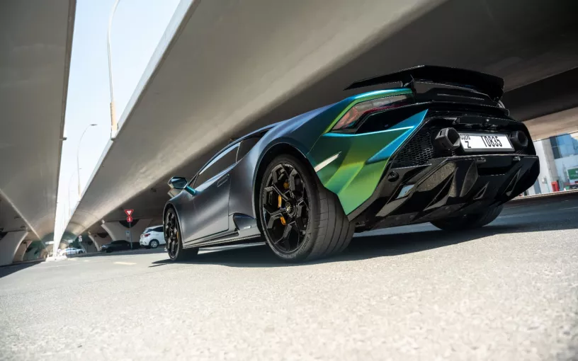 Lamborghini Huracan Tecnica (Verde), 2024 para alquiler en Dub&aacute;i
