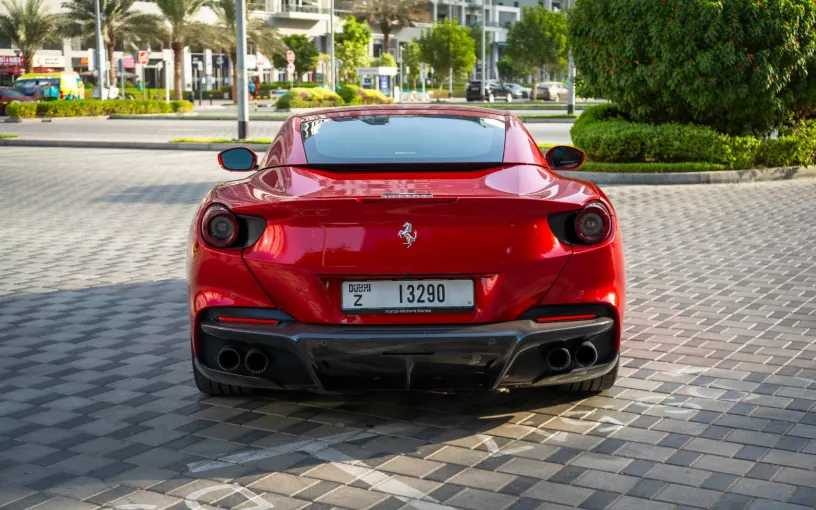 在迪拜 租 法拉利Portofino Rosso (红色), 2023