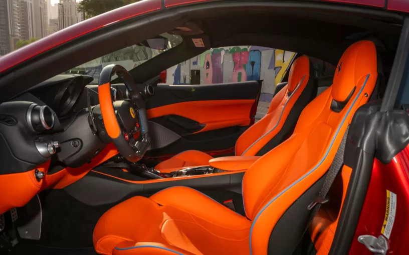 在迪拜 租 法拉利Portofino Rosso (红色), 2023