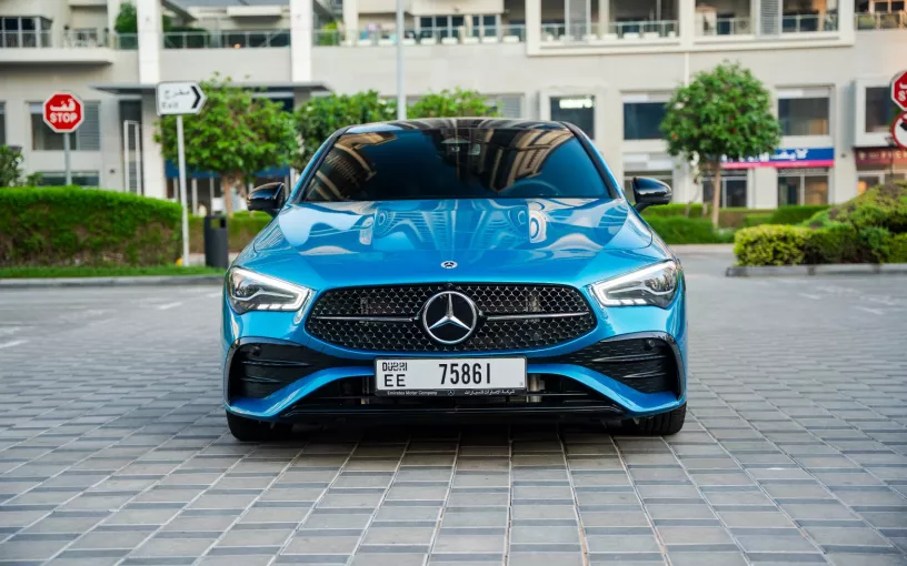 Dubai'de kiralık Mercedes CLA200 (Mavi), 2026