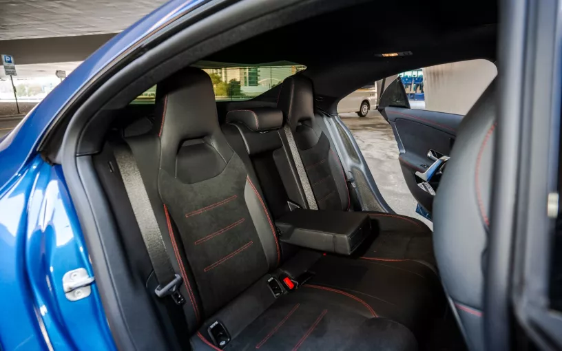 Dubai'de kiralık Mercedes CLA200 (Mavi), 2026