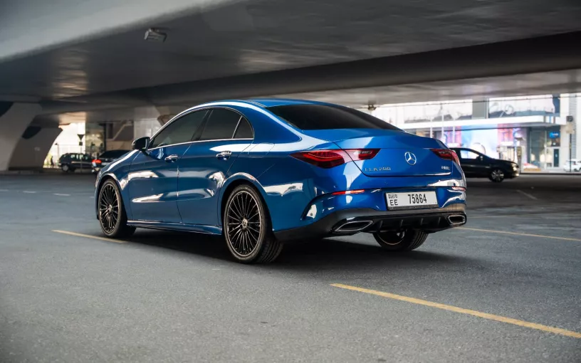 Dubai'de kiralık Mercedes CLA200 (Mavi), 2026