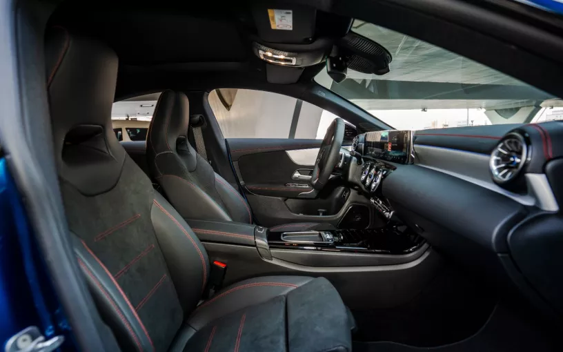 Dubai'de kiralık Mercedes CLA200 (Mavi), 2026