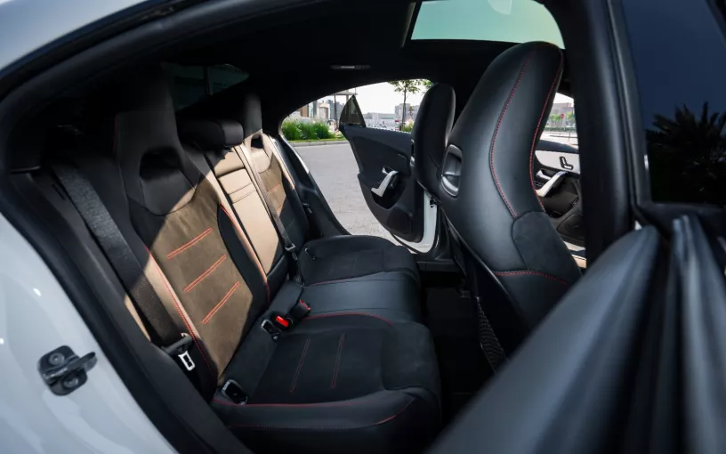 Şarika'de kiralık Mercedes CLA200 (Beyaz), 2026