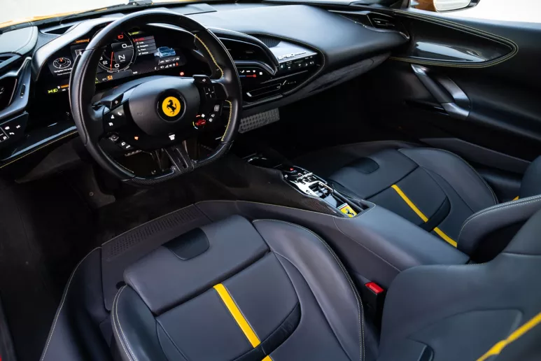 在迪拜 租 法拉利SF90 Stradale (黄色), 2023