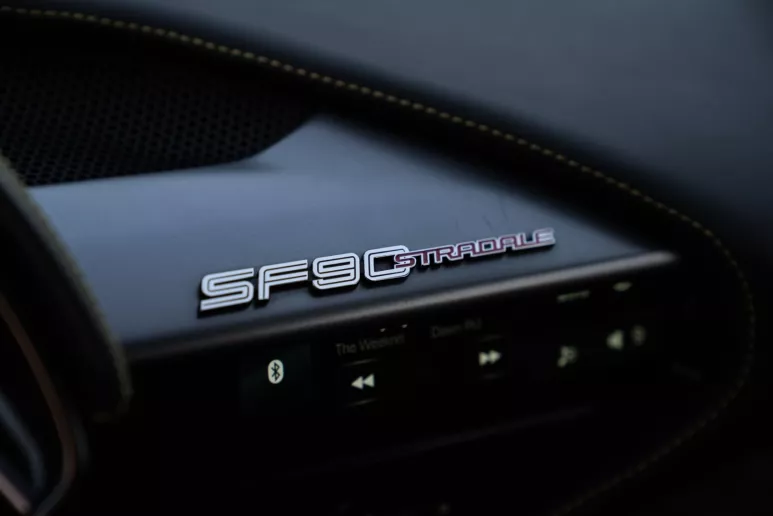 在迪拜 租 法拉利SF90 Stradale (黄色), 2023