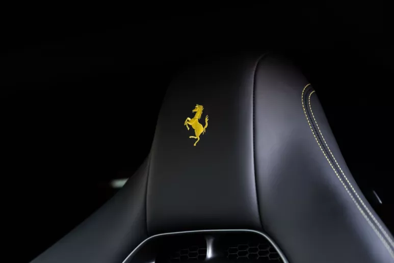 在迪拜 租 法拉利SF90 Stradale (黄色), 2023
