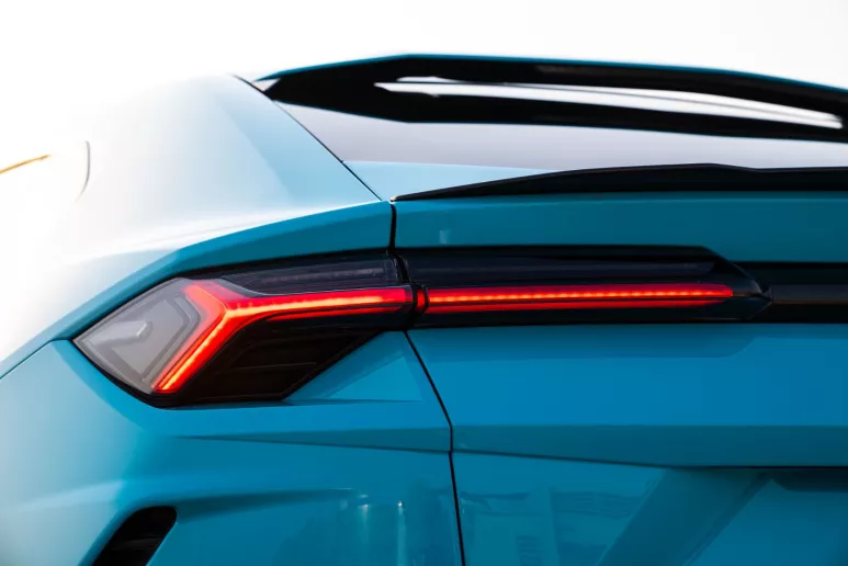 Dubai'de kiralık Lamborghini Urus (Mavi), 2021