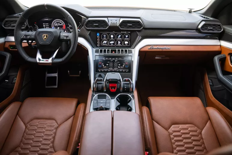 Dubai'de kiralık Lamborghini Urus (Mavi), 2021