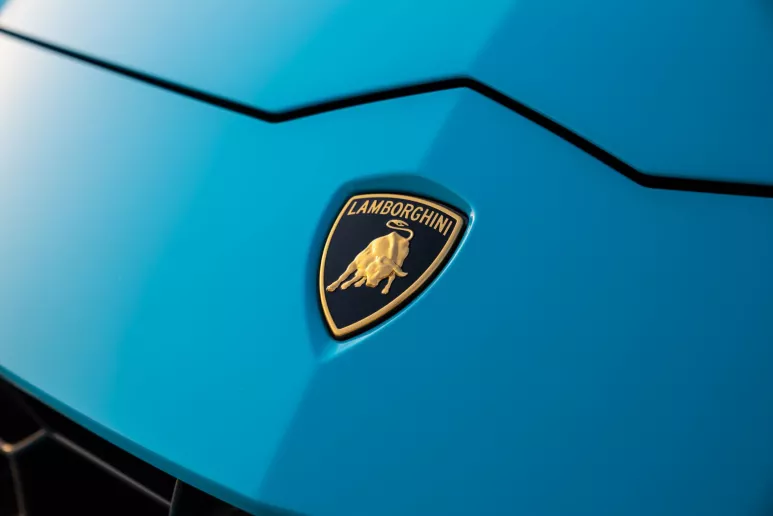 Dubai'de kiralık Lamborghini Urus (Mavi), 2021