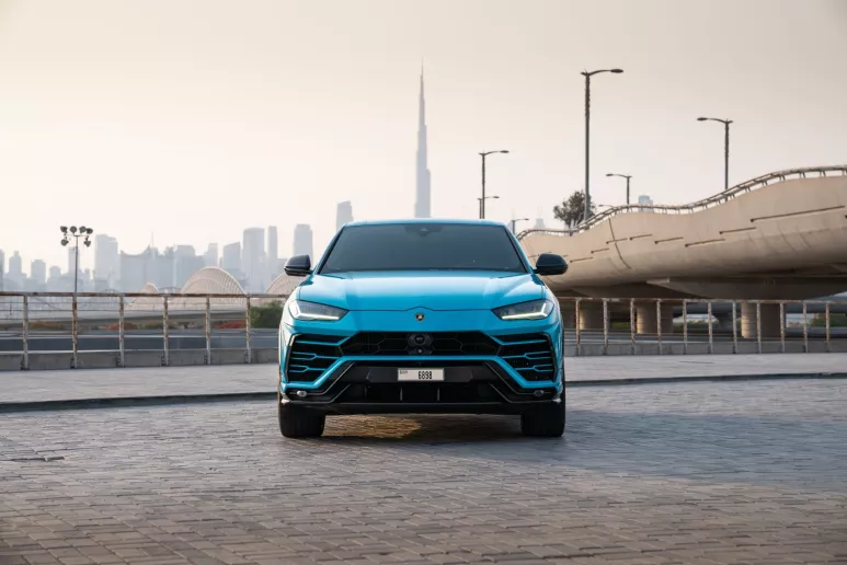 Dubai'de kiralık Lamborghini Urus (Mavi), 2021