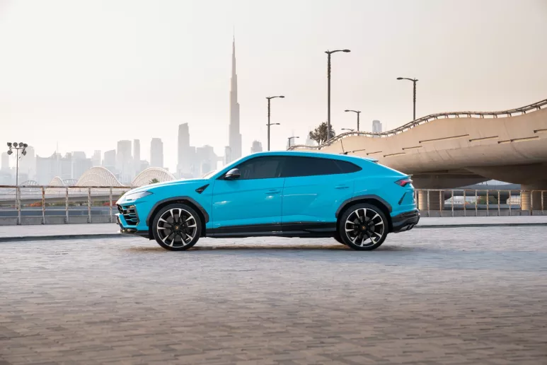 Dubai'de kiralık Lamborghini Urus (Mavi), 2021