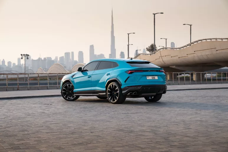 Dubai'de kiralık Lamborghini Urus (Mavi), 2021