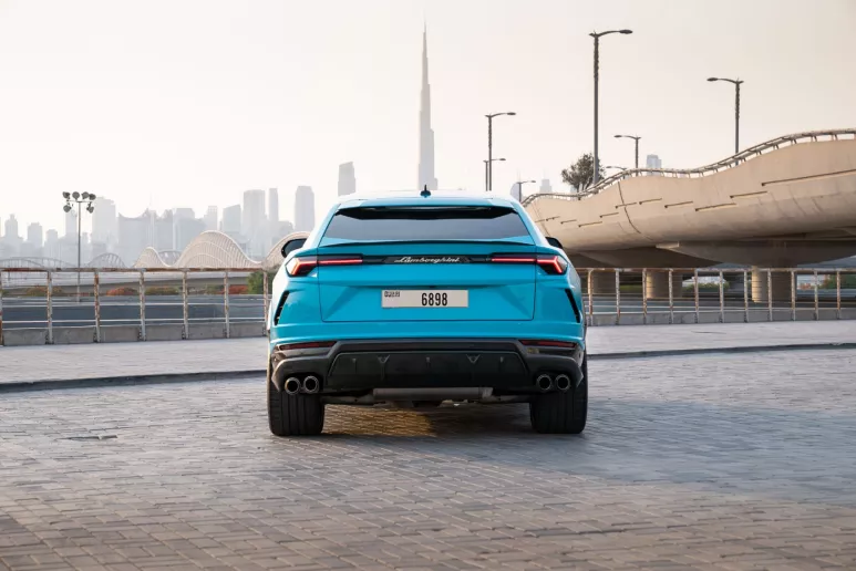 Dubai'de kiralık Lamborghini Urus (Mavi), 2021