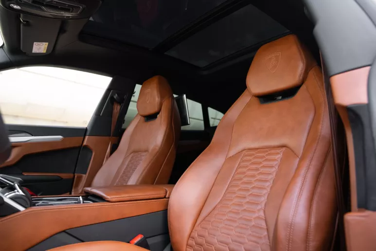 Dubai'de kiralık Lamborghini Urus (Mavi), 2021