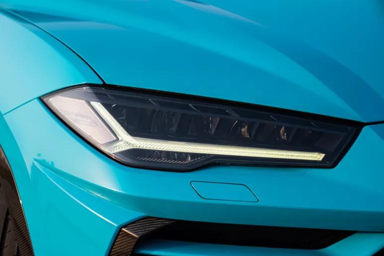 Dubai'de kiralık Lamborghini Urus (Mavi), 2021