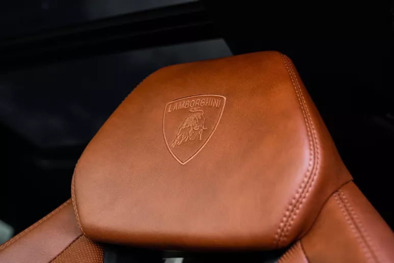 Dubai'de kiralık Lamborghini Urus (Mavi), 2021