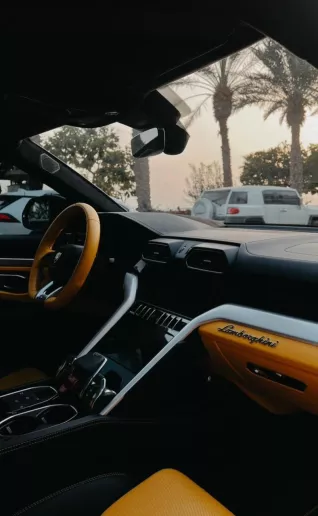 Lamborghini Urus (Jaune), 2019 &agrave; louer &agrave; Sharjah