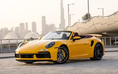 Porsche 911 Carrera (Amarillo), 2024 para alquiler en Dub&aacute;i