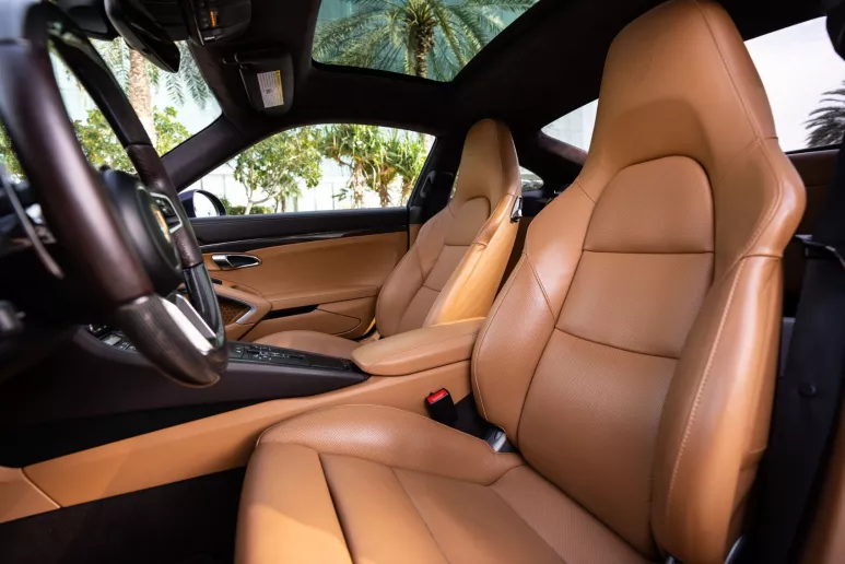 Porsche 911 Carrera (Morado), 2019 para alquiler en Dub&aacute;i