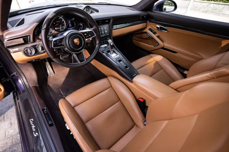 Porsche 911 Carrera (Morado), 2019 para alquiler en Dub&aacute;i