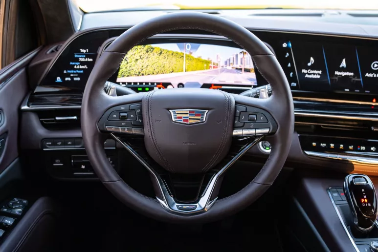 Cadillac Escalade (Schwarz), 2023  zur Miete in Dubai