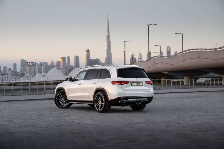 在迪拜 租 梅赛德斯 GLS 450 (灰色), 2021