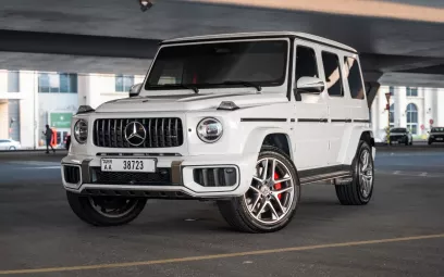 Louer Mercedes G63 AMG (Blanc), 2025 &agrave; Duba&iuml;