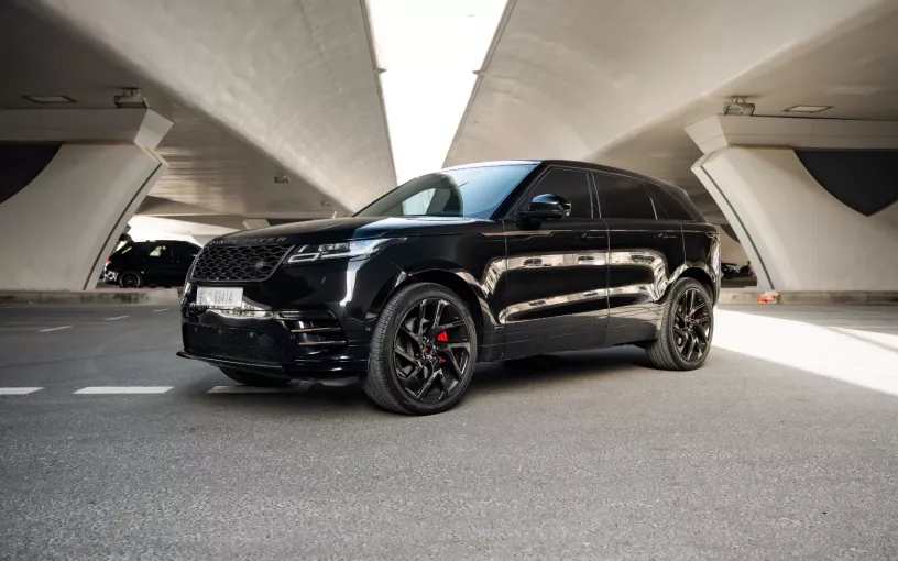 Range Rover Velar (Черный), 2021 для аренды в Дубай