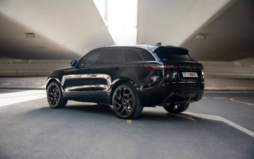 Range Rover Velar (Черный), 2021 для аренды в Дубай