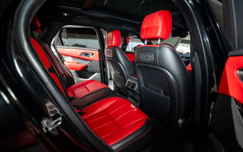 Range Rover Velar (Черный), 2021 для аренды в Дубай