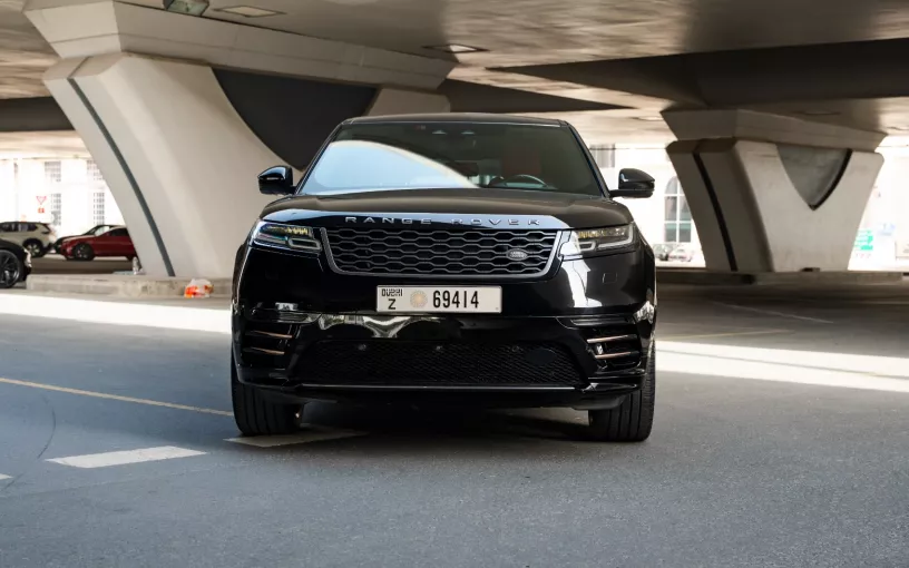Range Rover Velar (Черный), 2021 для аренды в Дубай