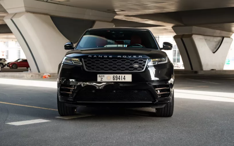 Range Rover Velar (Черный), 2021 для аренды в Дубай