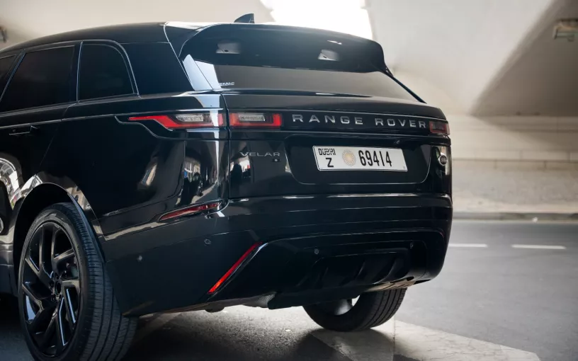 Range Rover Velar (Черный), 2021 для аренды в Дубай