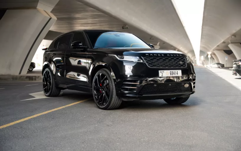Range Rover Velar (Черный), 2021 для аренды в Дубай