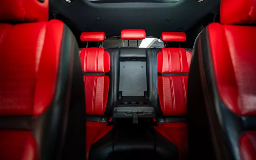Range Rover Velar (Черный), 2021 для аренды в Дубай