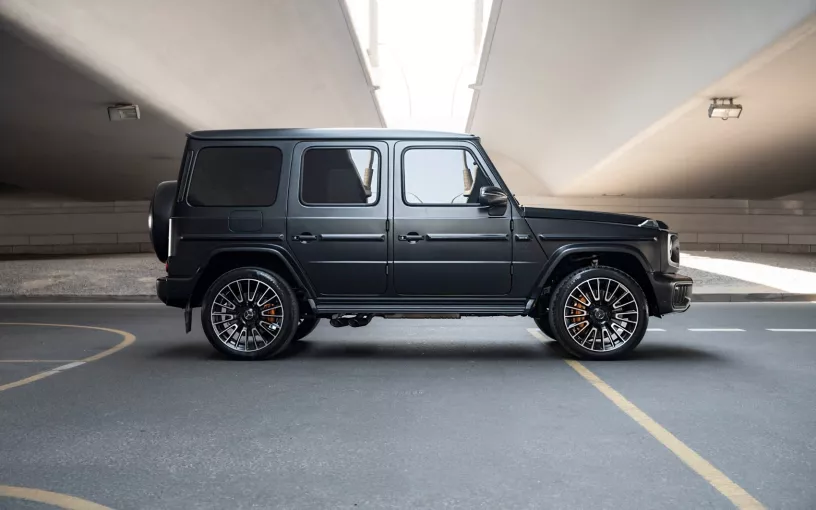 Mercedes G63 AMG (Mat Zwart), 2025 te huur in Dubai