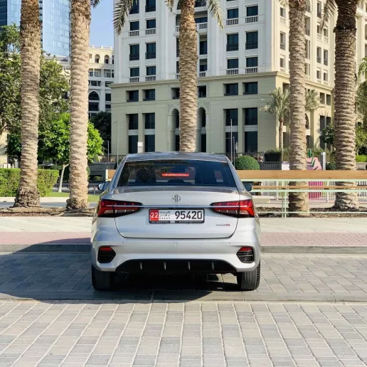 MG5 (Plata), 2025 para alquiler en Abu Dhabi