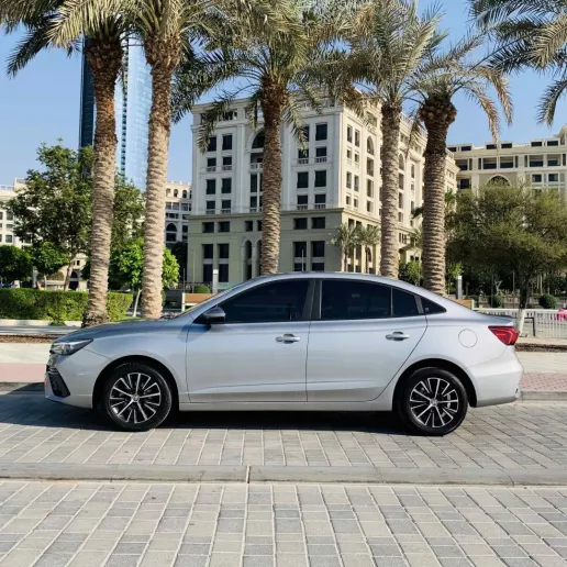 MG5 (Plata), 2025 para alquiler en Abu Dhabi